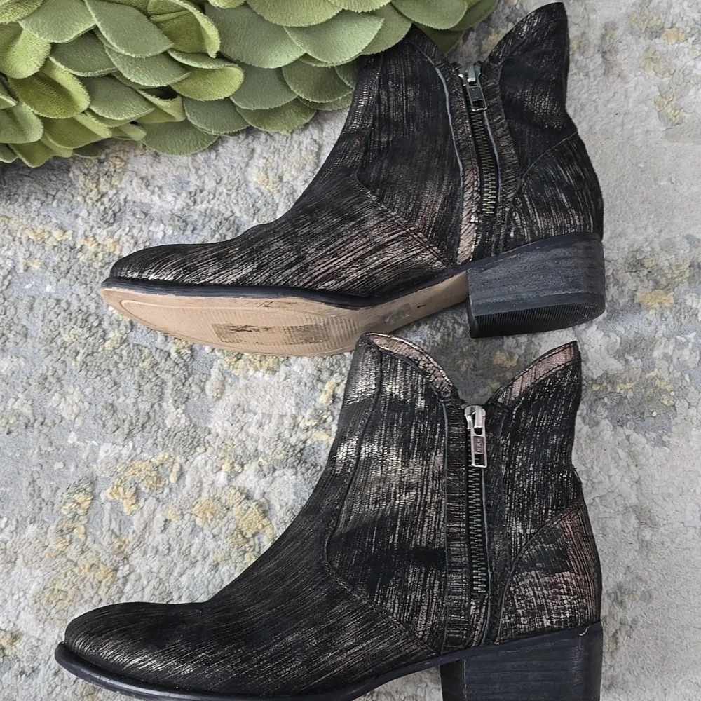Seychelles Lucky Penny Graphite Metallic Ankle Boots